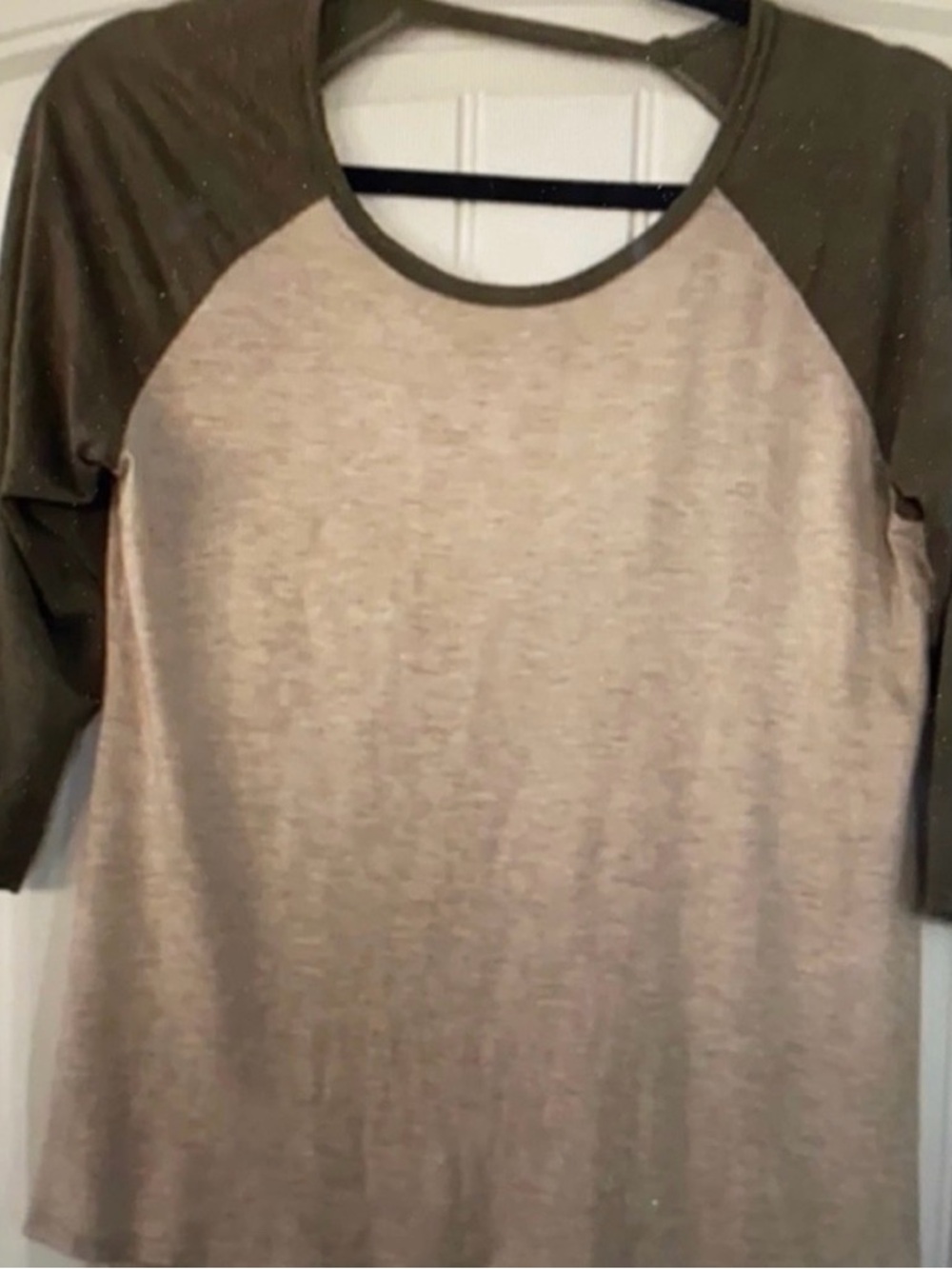 BKE Buckle Baseball Raglan Shirt w/open back. Size Small